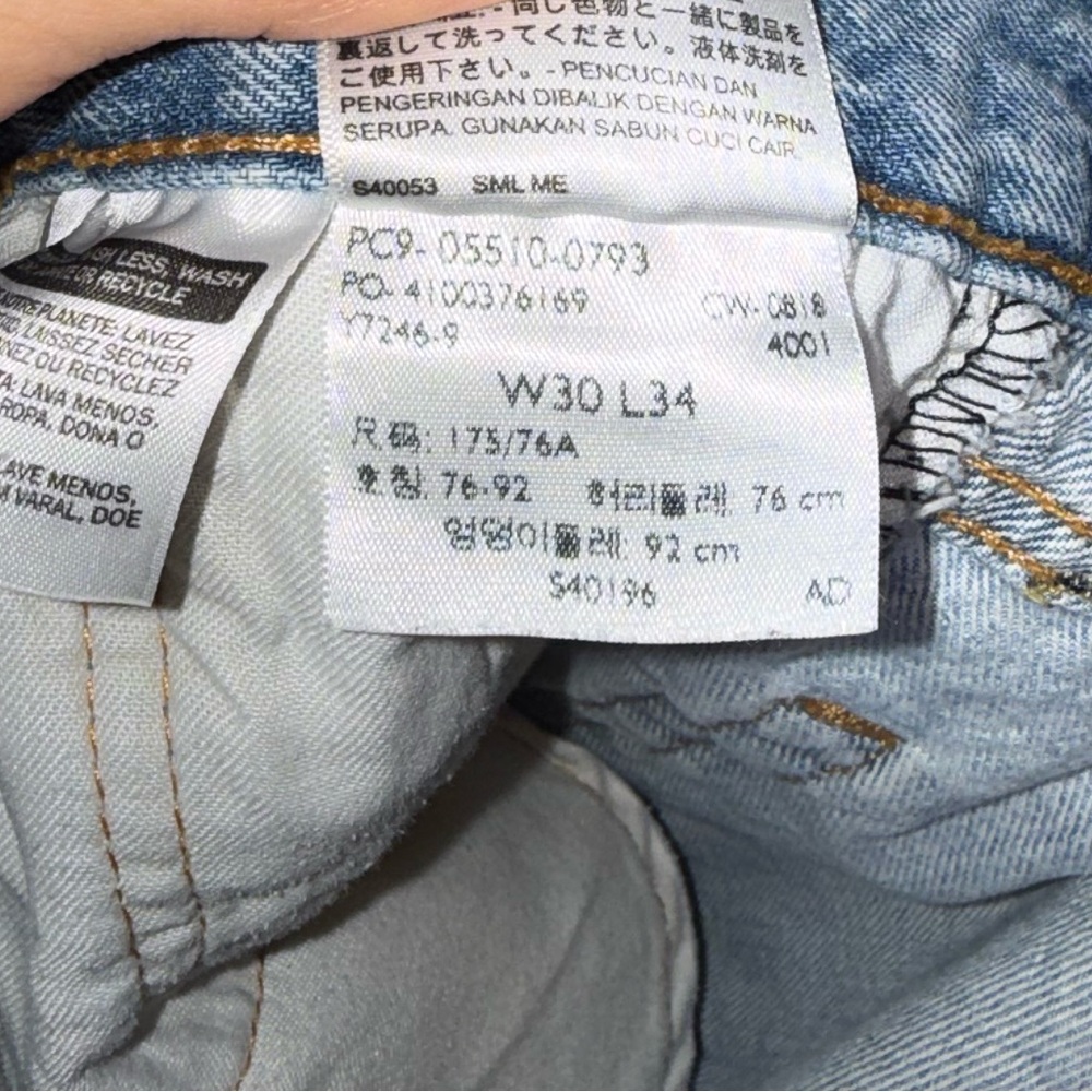 Levi’s Mid Thigh Shorts - Picture 6 of 6